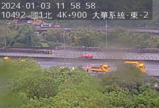 台62线大华系统段 轿车成火球烧毁！驾驶竟「离奇失踪」。(翻摄高速公路1968)