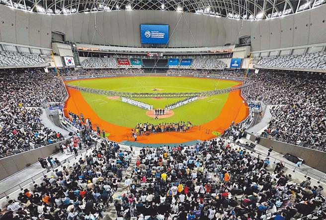 大巨蛋第1战于去年12月3日上演亚洲棒球锦标赛「中韩大战」，1万7000名观眾入场，热情加油声在大巨蛋内迴盪。（本报资料照）