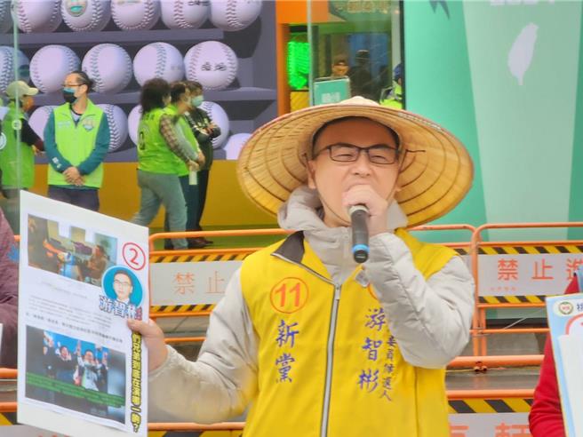 新黨立委候選人游智彬今直搗民進黨中央黨部以及民進黨立委候選人張宏陸競總。（新黨提供）