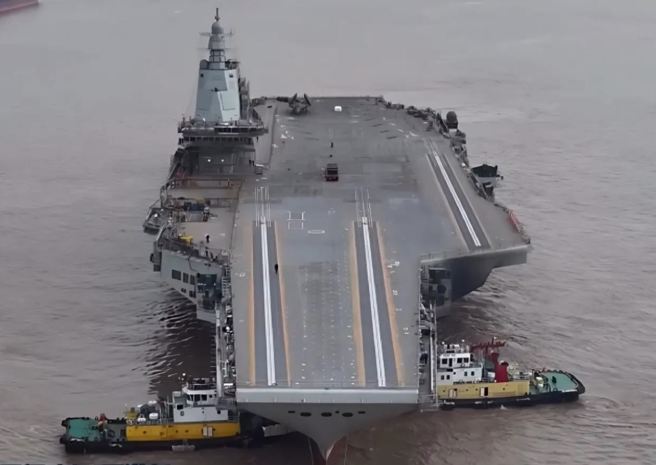 央视2日在节目中清晰地秀出「福建」舰即将完工的正面影像。（央视）