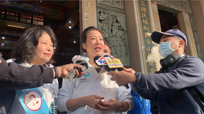 吴欣盈表示，今天是为民眾党在南部唯一一名区域立委候选人曾尹俪助选，三脚督选战激烈，希望能衝出中南部的选票。（记者林雅惠摄）