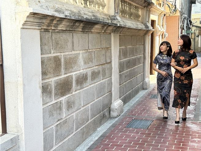 農曆年節漫步在充滿古味的後浦小鎮，來趟「沉浸式」旅遊會是個不錯的選擇。(于家麒攝)