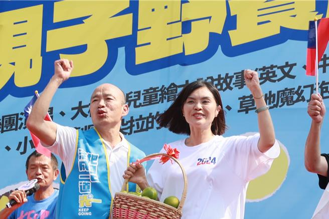 日前李眉蓁找来韩国瑜站台，今天下午将合体车扫。（柯宗纬翻摄）