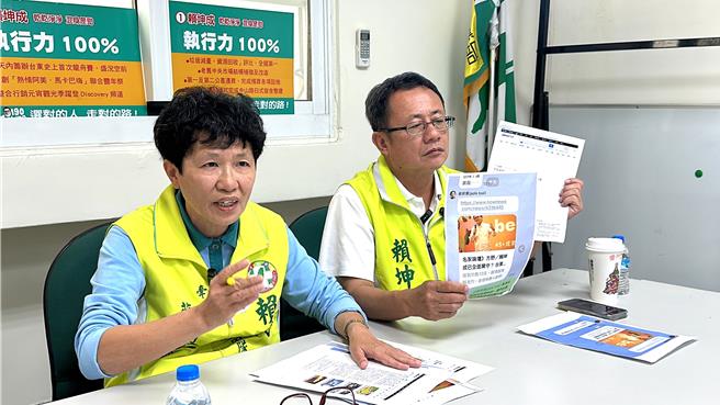 民进党台东区域立委候选人赖坤成（右）与妻子赖淑文（左）。（蔡旻妤摄）