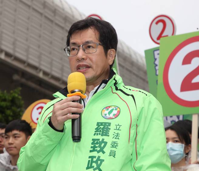 對於民進黨新北市立委候選人羅致政傳出疑似有不雅影片，蔡正元認為，婦女票很重要，且都會選民會對公職有更高期待。（劉宗龍攝）