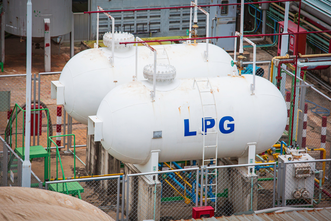 韩国一间LPG加气站外泄，意外引发大爆炸。（示意图／shutterstock）