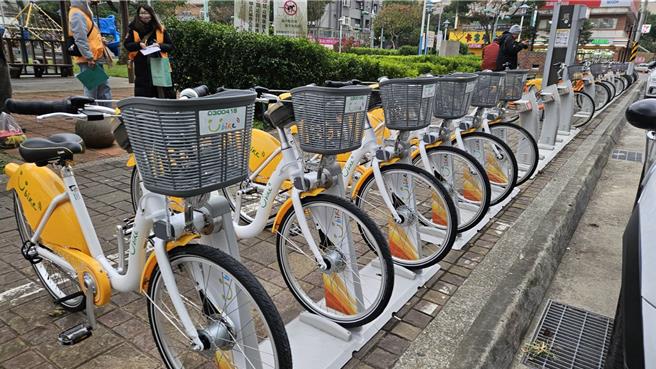 桃园市政府今年要全面推动YouBike2.0，以邻近双北和交通节点为首波汰换地区，上月22日已启用龟山区31处。(蔡依珍摄)