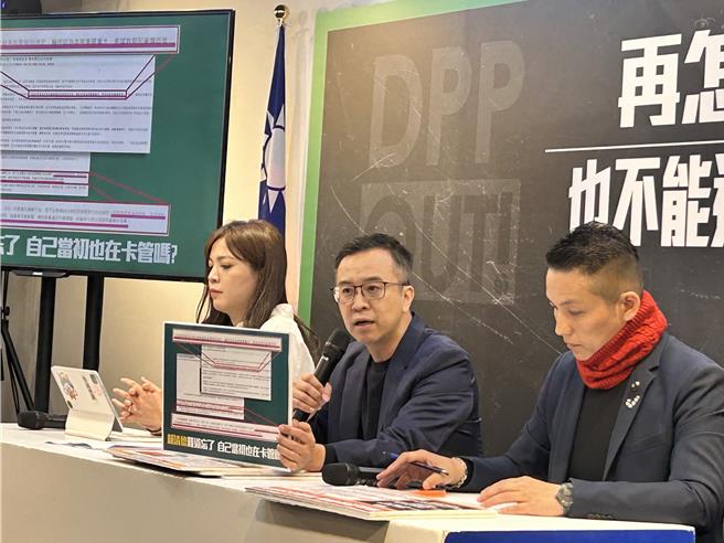 侯友宜竞选办公室3日也举行记者会，揭露当时赖清德卡管三证据，痛批赖清德「明明是魔鬼还要假装是赖神。」（陈薏云摄）