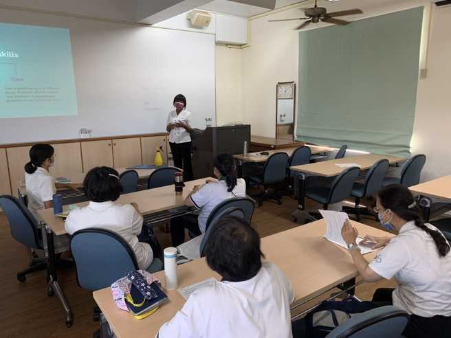 「EMI Teachers’Forum雙語交流教師分享會」，提升老師全英授課技巧。(照片/慈濟科技大學提供)