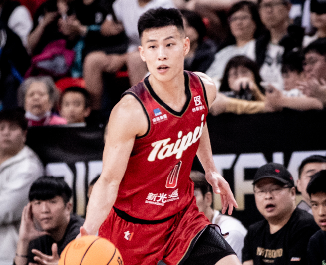 台北战神林秉圣去年12月31日比赛中的违反运动精神犯规，联盟检视后认为是非正常防守动作，对他开罚1万台币并记点1点。（资料照／台北台新战神提供）