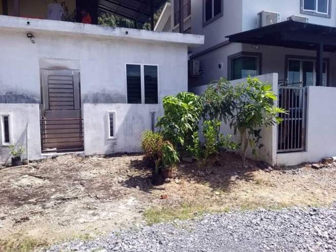 印尼籍外佣将男婴尸体埋在后巷。（图/翻摄星州网）