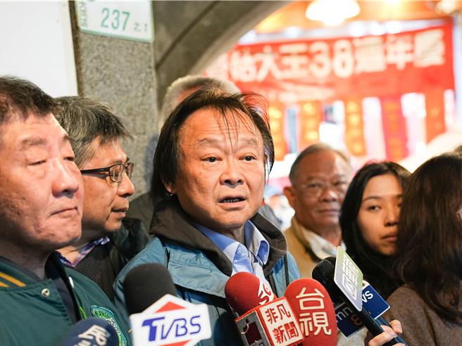 选战进入尾声，但民进党台北市二选区立法委员候选人王世坚至今未与同党副总统候选人萧美琴同台，引起外界热议，关注两人是否心结未解。(黄敬文摄)