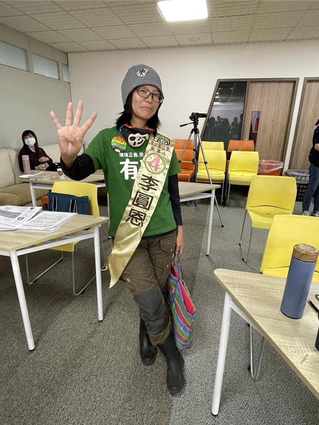 小民參政歐巴桑聯盟李圓恩深刻感受政策好壞對工作生活的影響，希望前進國會為兒童、小民發聲。（楊靜茹攝）