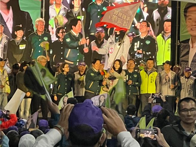 赖清德今晚出席汐止选前黄金之夜造势活动。（王扬杰摄）