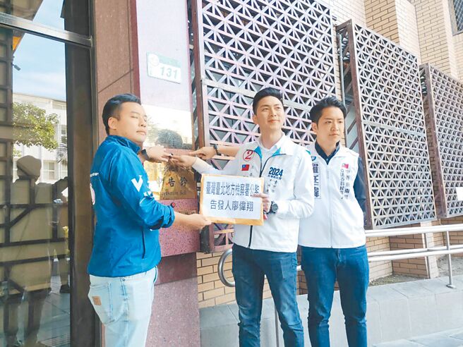 立委候選人林家興、廖偉翔、羅廷瑋（由左至右）2日到台北地檢告發高端董事長、總經理涉嫌詐欺、內線交易等罪。（陳志賢攝）