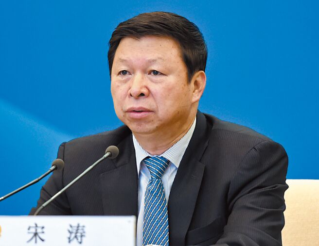 大陆国台办主任宋涛除重申「和平统一、一国两制」方针，也强调2024年将持续深化两岸融合，推动两岸关系沿着和平发展正确方向前进。（中新社）