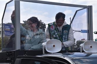 蕭美琴赴竹南陪康世明車掃  陳超明基層搏感情