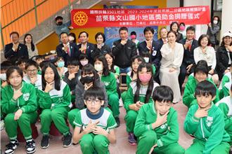 翻轉教學快樂學習 扶輪社捐苗縣10台「大屏觸控顯示器」 