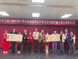 吴庆堂夫妇春节送暖 赠337学子5000元红包过好年