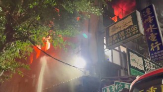 新北三重公寓3樓陷火海 4樓住戶險遭濃煙嗆暈 