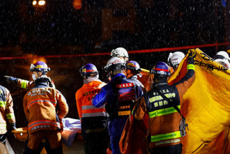 影》日強震搶救關鍵72小時後 倒塌屋再救出8旬婦