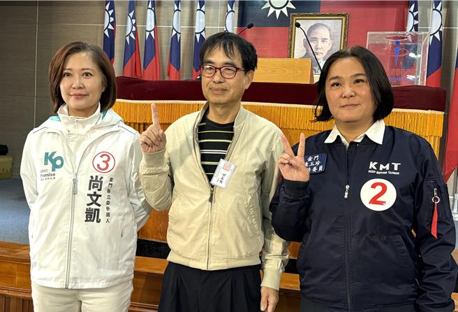 第11届立法委员选举金门县选举区公办政见发表会今日上午9时30分登场，3位候选人上台各发己见争取选民支持。(于家麒摄)