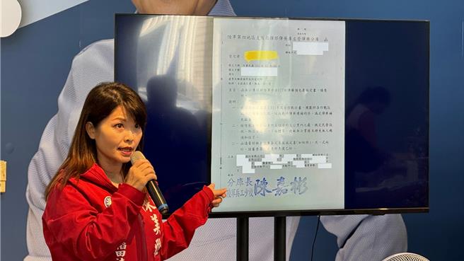 國民黨高雄市六選區立委候選人陳美雅今（4）日質疑，綠營早知國防部要在高雄宮廟等18處充當彈藥庫，卻不甩民眾陳情。（柯宗緯攝）