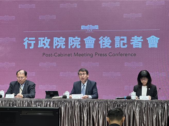 行政院發言人林子倫今日上午主持行政院會後記者會。（黃婉婷攝）