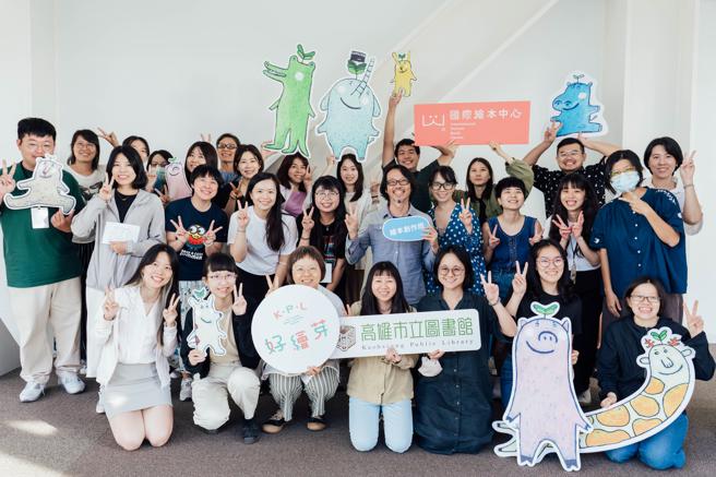 2023《好繪芽》繪本創作班導師與學員大合照（圖片來源：高雄市文化局提供）