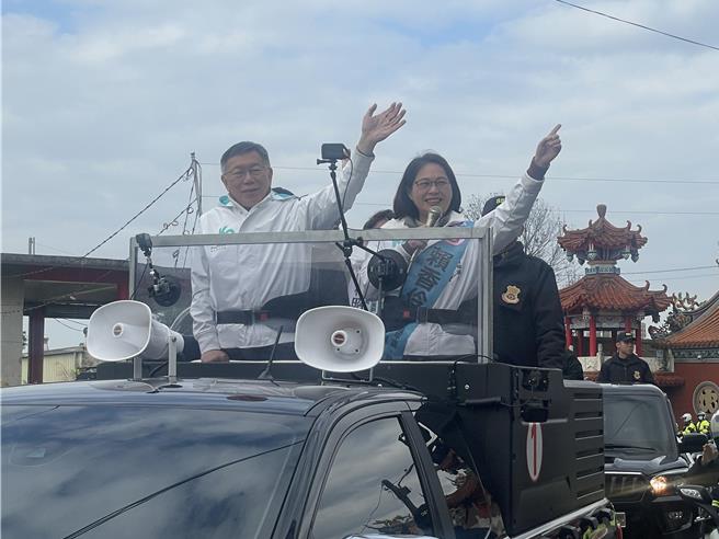 民眾黨總統候選人柯文哲連兩天桃園車掃，今衝刺五選區平鎮龍潭選票。(呂筱蟬攝)