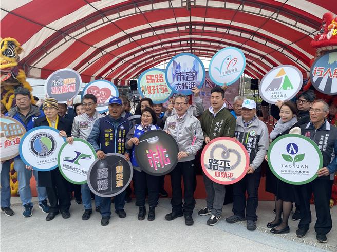 桃园市政府将于新屋区打造全市囊括人本交通、电缆地下化、完善号志、绿美化等的示范道路，全长约20.4公里。（蔡明亘摄）