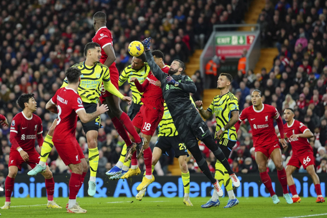 利物浦、兵工厂球员陷入混战。（美联社资料照）