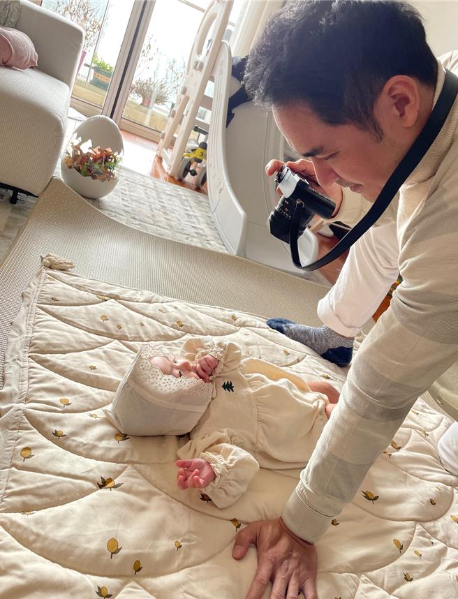 明道与女儿的温馨日常。（恒星娱乐提供）