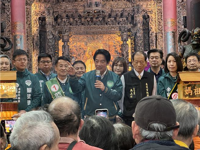 賴清德幫小雞拉票，批若讓藍白國會過半如「相打電」。(蔡依珍攝)