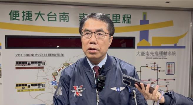 台南市长黄伟哲说，上周行政院会中法务部做境外势力介选报告时，他发言建议不用特别举出「新住民」3个字。（曹婷婷摄）