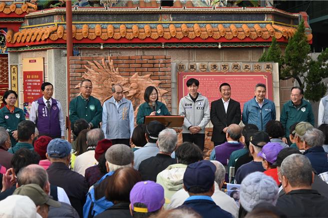 蔡英文總統致詞要民眾選對的人。（李京昇攝）