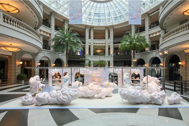 Roger Vivier大手笔将巴黎时装周展出厅移师到台湾举办，Bellavita限定展出只到1月14日。（Roger Vivier提供／黄唯淯台北传真）