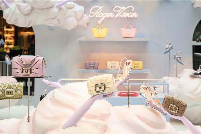 各种充满糖果粉般的色系，让不少女人看了都心动。（Roger Vivier提供／黄唯淯台北传真）