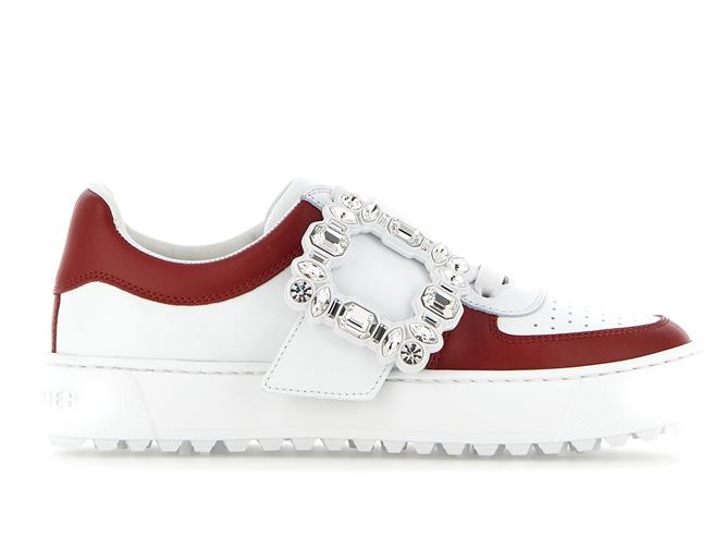 CNY限定色Very Vivier红白撞色柠檬钻扣休閒鞋，也是蔡依珊想外带回家的鞋款之一，售价5万1000元。（Roger Vivier提供／黄唯淯台北传真）