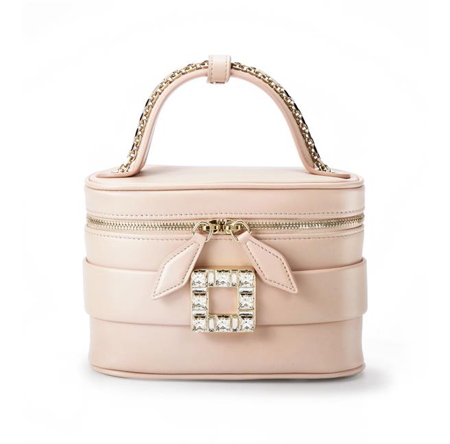 台湾限定款Vanity牛奶糖色钻扣化妆包，售价5万9900。（Roger Vivier提供／黄唯淯台北传真）