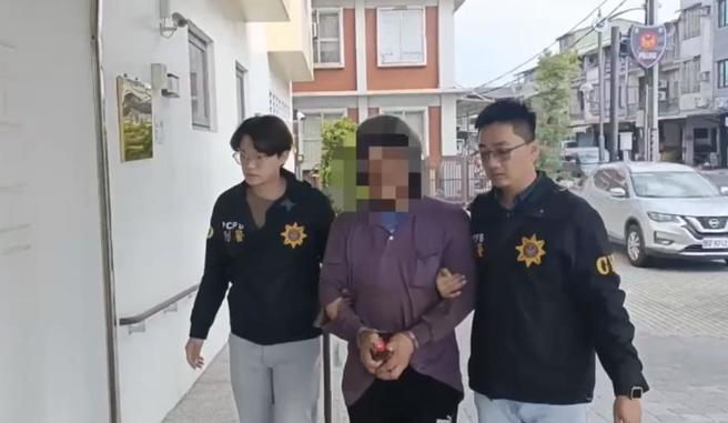 屏东45岁郑姓男子疑因借贷欠款没钱还，4日一早蒙面持菜刀闯入三地门乡邮局意图抢劫。（警方提供／谢佳潾屏东传真）