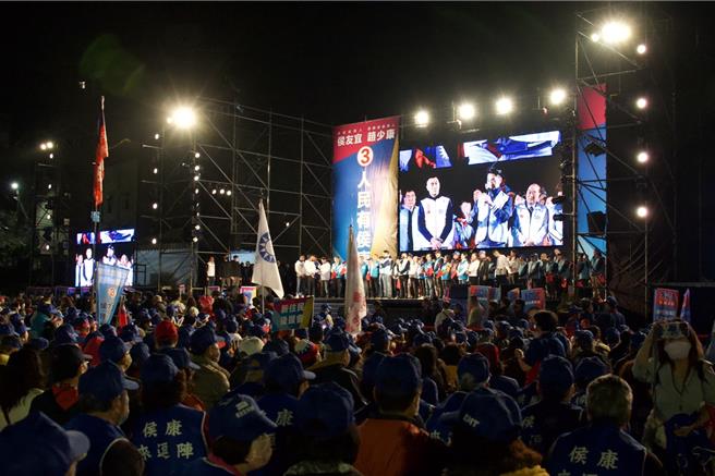 国民党4日晚间在基隆市举办选前造势晚会，吸引约3万人参与。（张志康摄）
