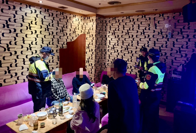 海山分局晚間執行強力掃蕩。（翻攝畫面）