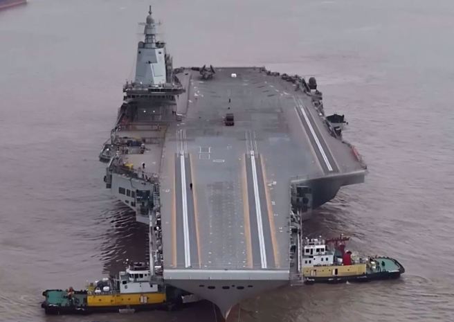 央視2日在節目中清晰地秀出「福建」艦即將完工的正面影像。（央視）