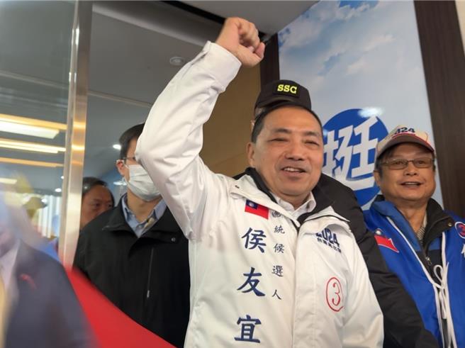 国民党总统候选人侯友宜今天表示，民进党总统候选人赖清德未来要当国家领导人，面对废死议题一定要说清楚，「不要掉头就走，蔑视人民声音，再度伤害被害者内心的痛」。（柯毓庭摄）