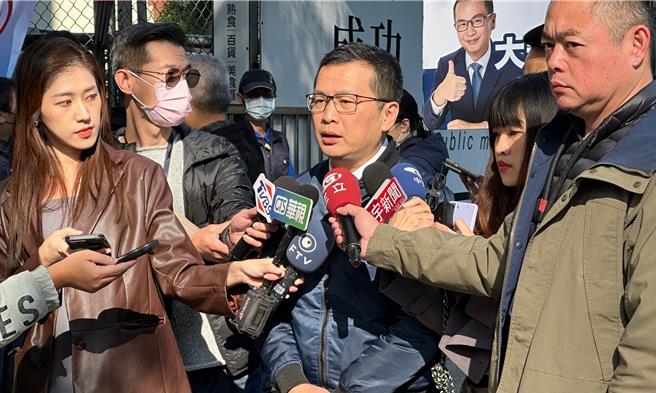 針對苗博雅頻頻質疑桃園房產，國民黨六選區立委候選人羅智強氣憤回擊，直言「賴清德的賴皮寮，苗博雅都沒這麼關心過」，並強調要賣給誰都是他的自由，覺得有違法就去檢舉。（丁上程攝）