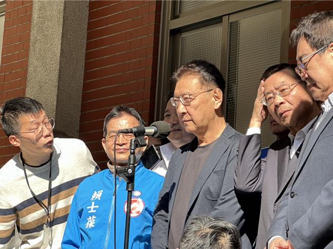 國民黨副總統候選人趙少康今天上午在立法院受訪。（楊亞璇攝）