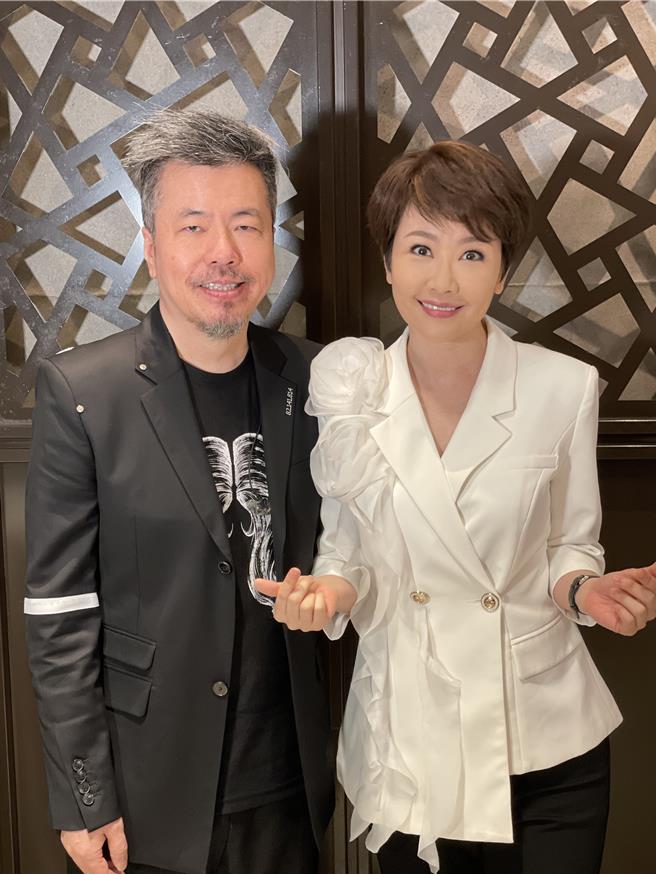 黄国伦、寇乃馨出席感恩餐会。（谢佩桦摄）