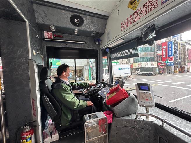 新竹市政府为协助公车业者改善经营困境，5日宣布再加码提高司机每月补助至5000元，预计有80名司机受惠。（新竹市政府提供／陈育贤新竹传真）