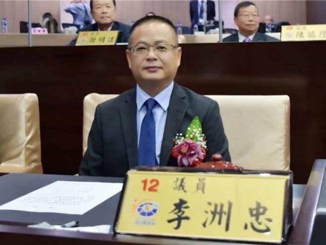 南投縣議員李洲忠遭檢方認定何姓女樁腳為其買票，提起當選無效之訴，台中高分院5日宣判，以無足認定和女為其樁腳，駁回檢方上訴確定。（翻攝李洲忠臉書／王煌忠台中傳真）